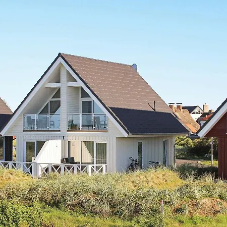 Two-bedroom In 1 Holiday home *